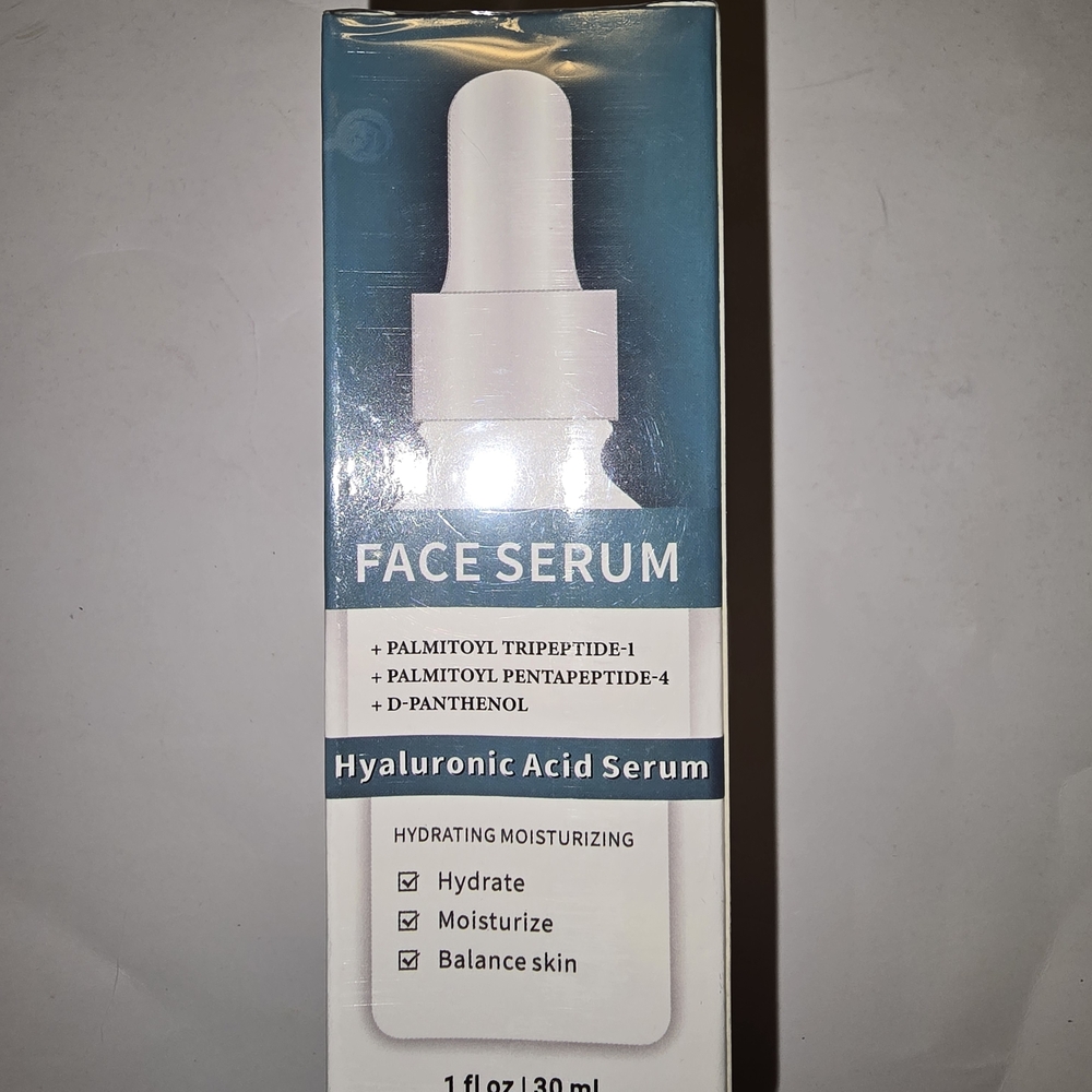 Hydrating Hyaluronic Acid Face Serum - White
